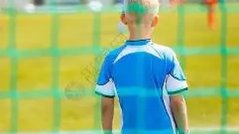 国家德比再燃火花：皇马客场逆袭巴萨，全球足球盛宴沸腾