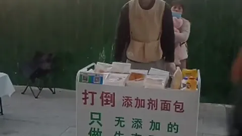 刘培鑫春锦赛游泳双冠，刷新个人最佳纪录